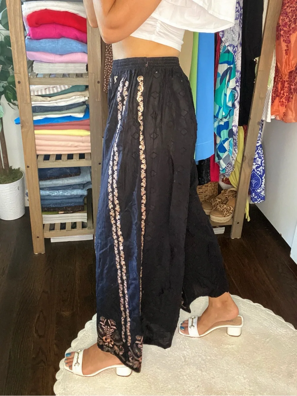 BOHO Black Cropped Embroidered Wide-Leg High Rise Pants! 🖤